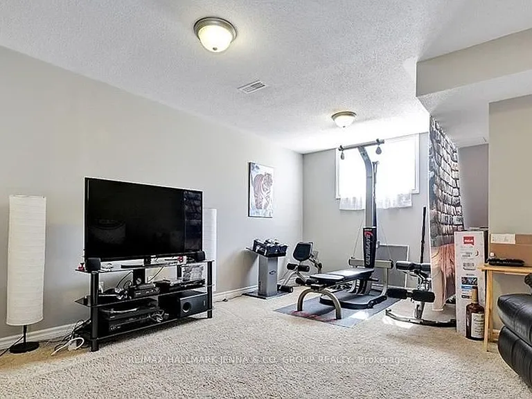 410 Stalwart Cres — Photo 11