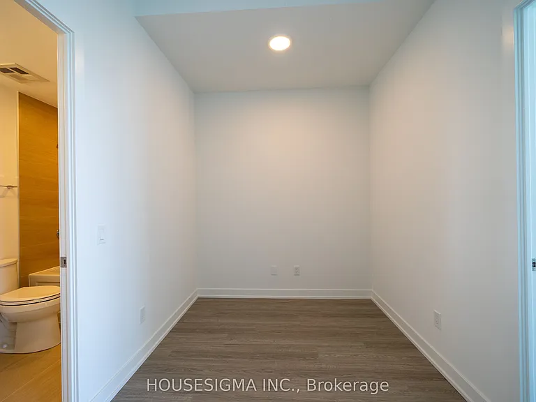 8188 Yonge St #623 — Photo 4