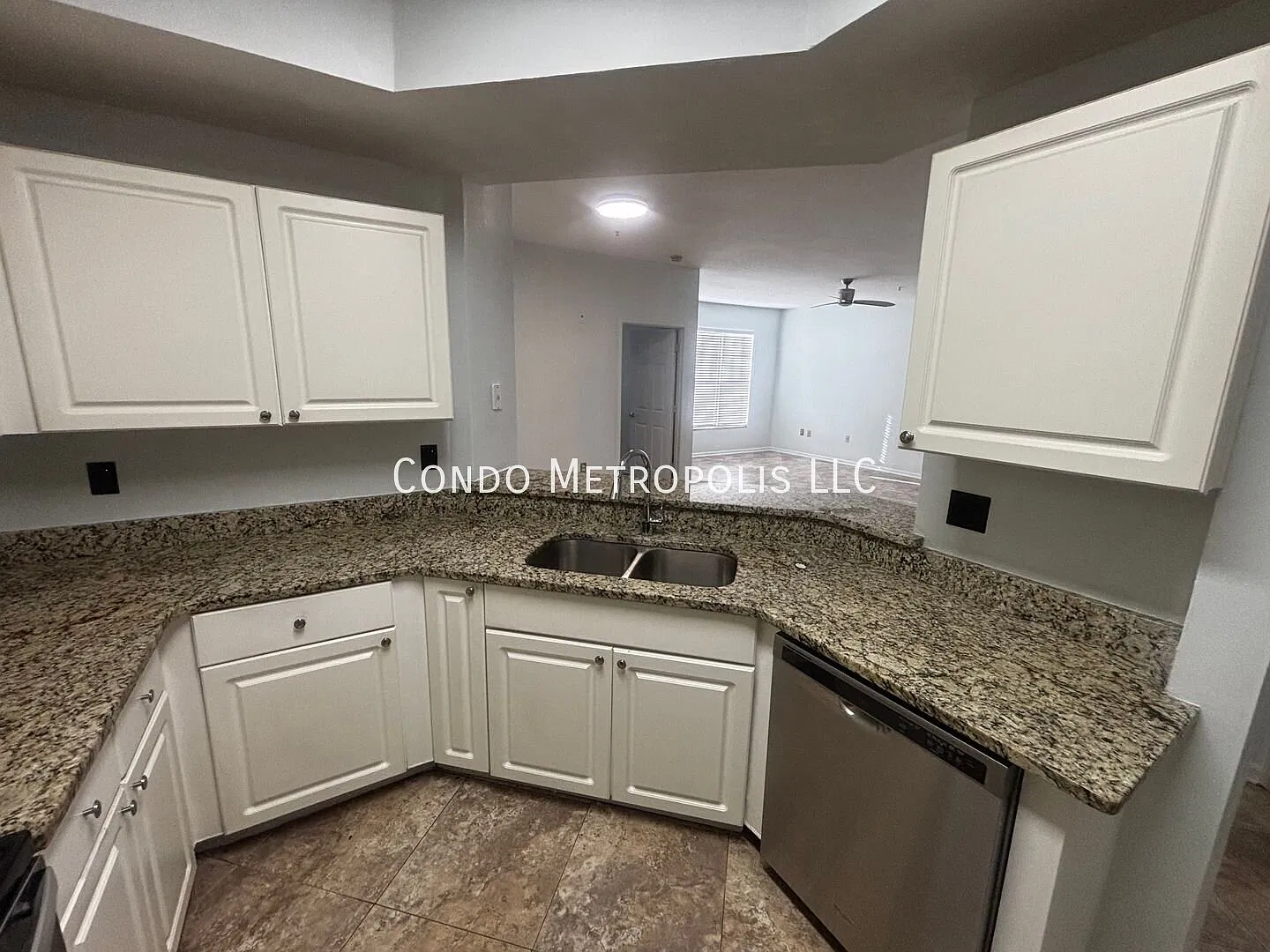 3 bed, 1295 sqft, $2,050 — Photo 2