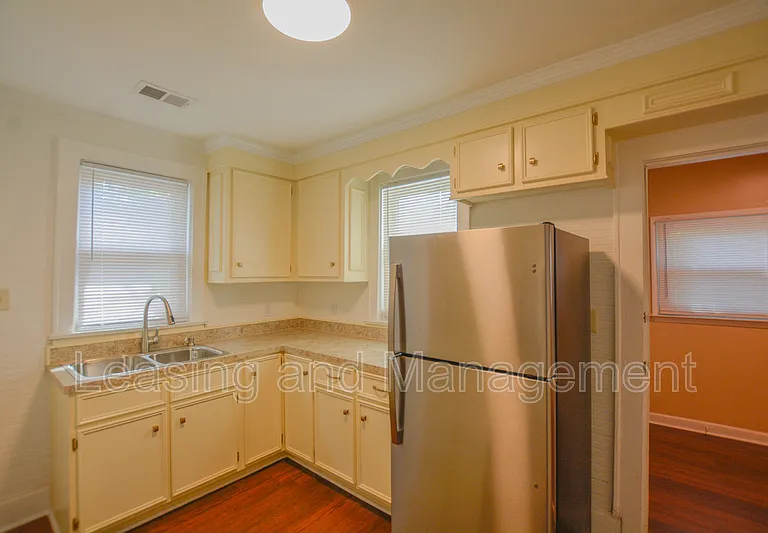 2041 Groveland Ave — Photo 10