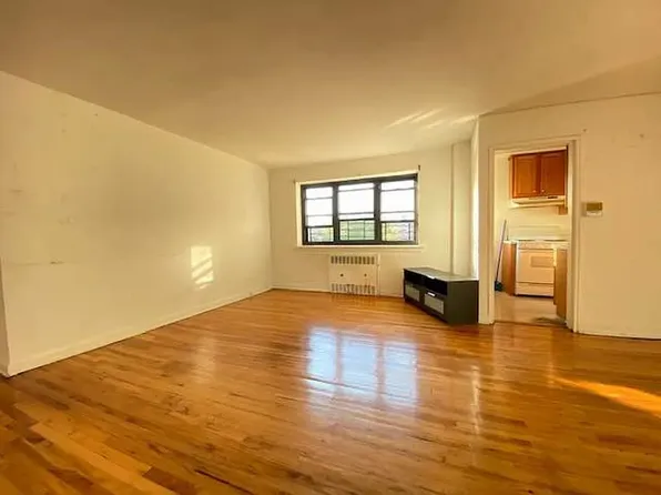 (undisclosed Address), Jamaica, NY 11435