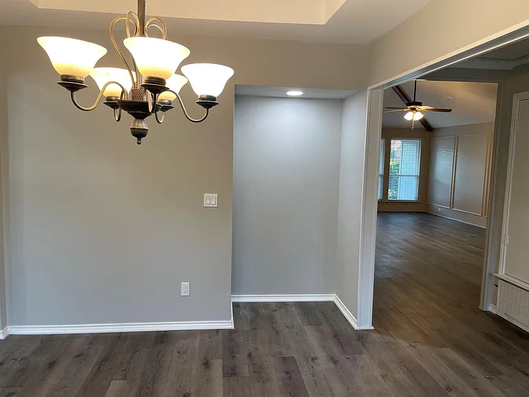 807 Rush Creek Dr — Photo 2