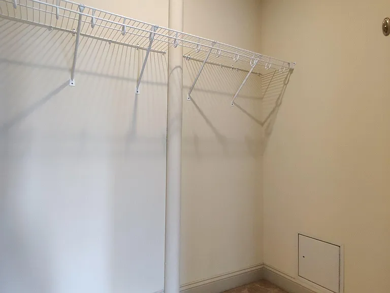 191 College St #206 — Photo 8