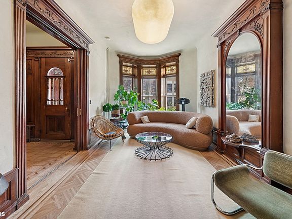4th image of 386 Stuyvesant Ave #1