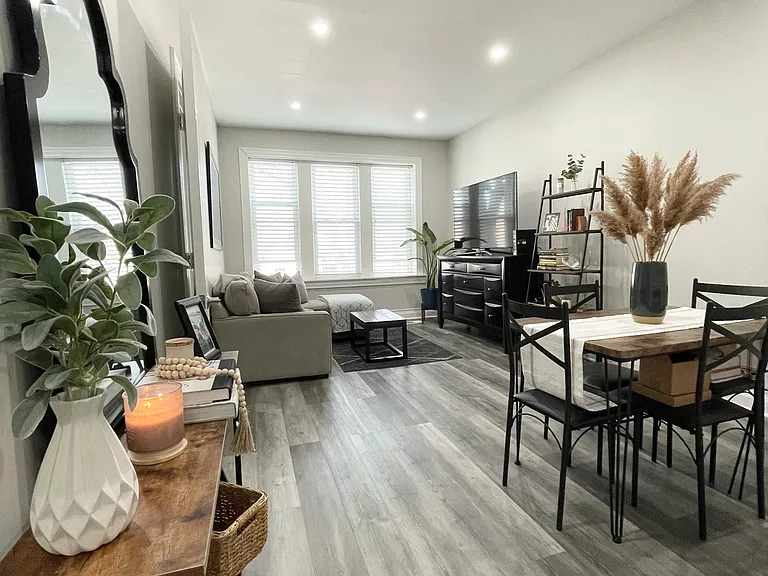 2239 W Cortland St #1 — Photo 7