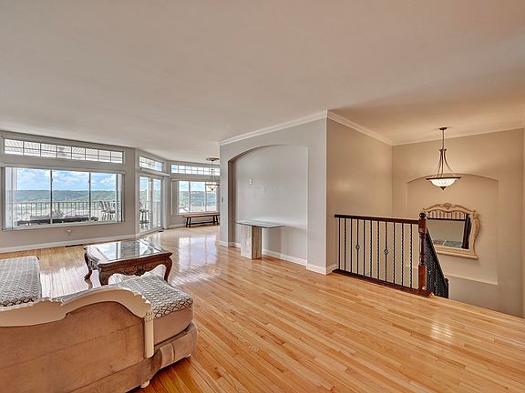 3rd image of 459 Pinnacle Way