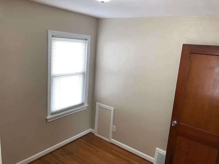 3242 Escott Ave — Photo 9