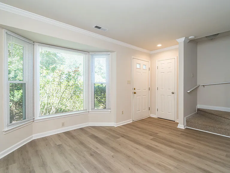330 Silverberry Ct — Photo 4