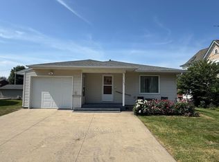 703 4th Ave, Parkersburg, IA 50665