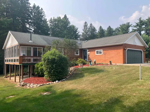 N2137 Shadow Rd, Waupaca, WI 54981
