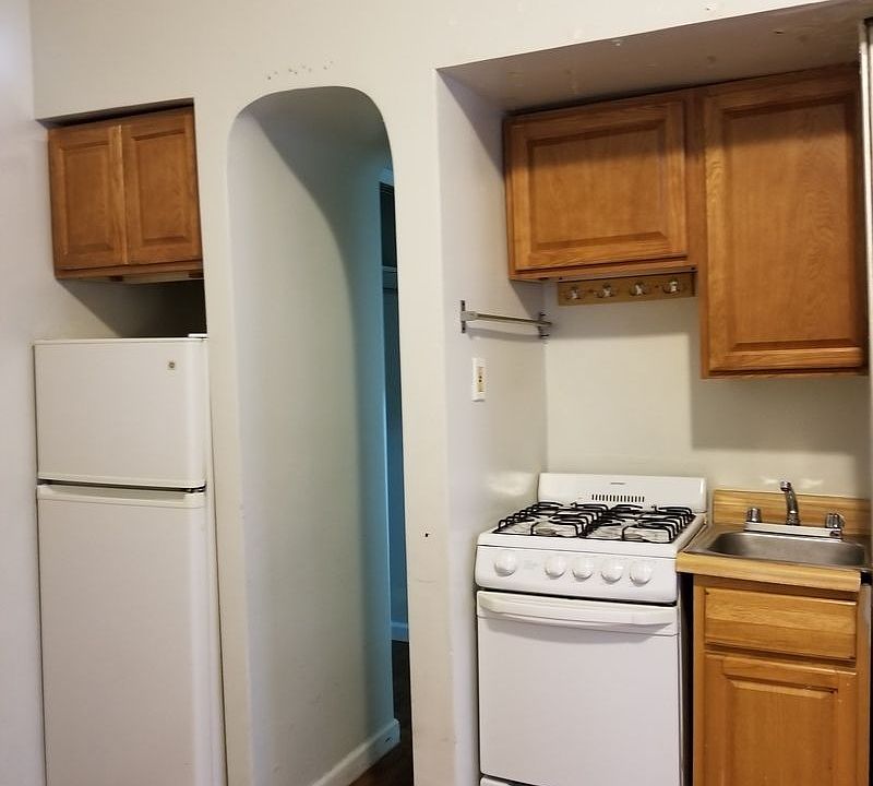 2nd image of 50 Lincoln Rd APT 6L