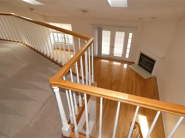 617 Segovia Ct NE — Photo 12