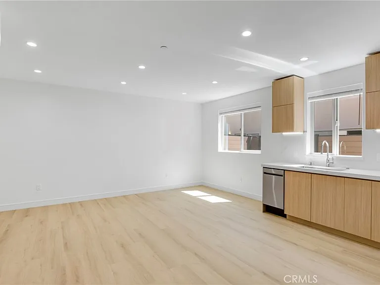 4851 Woodman Ave — Photo 3