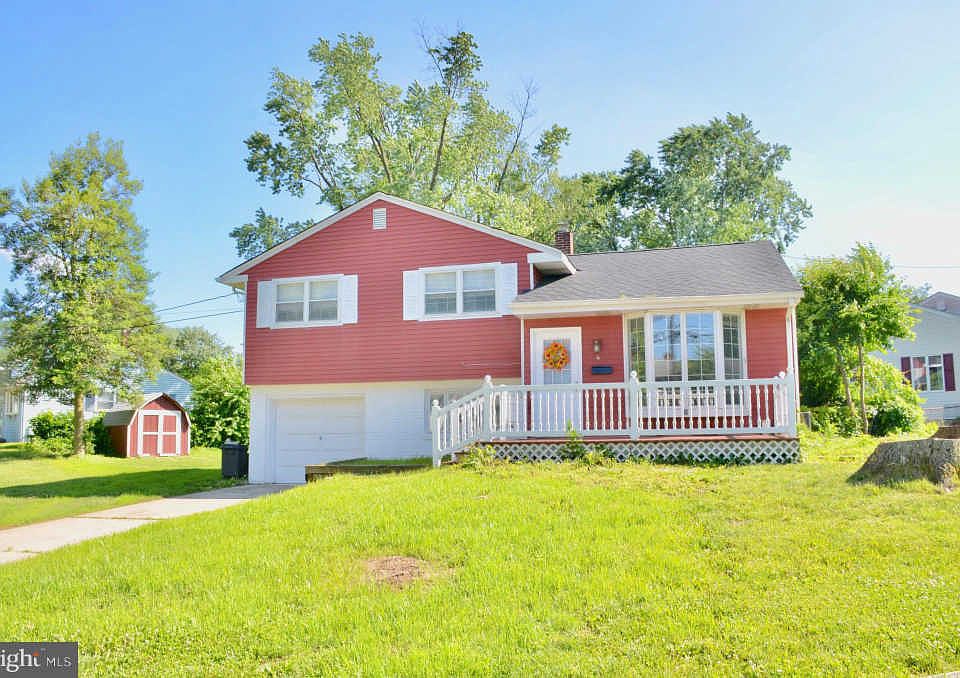 1st image of 4 Hill Ln