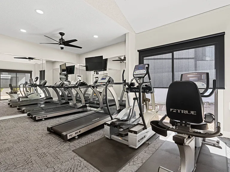 Aventura Apartments — Photo 15