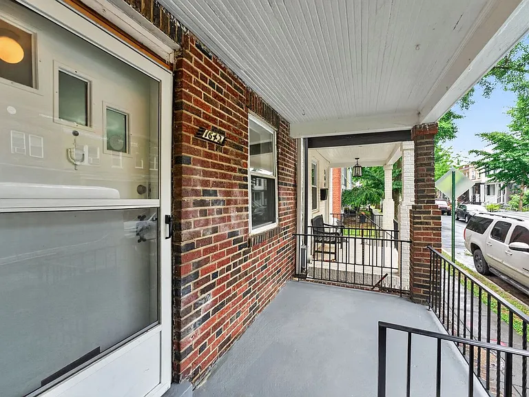 1642 Rosedale St NE — Photo 1