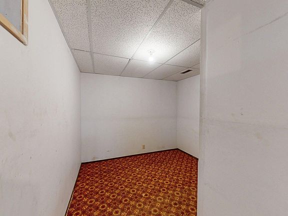 5th image of 4912 34a Ave NW