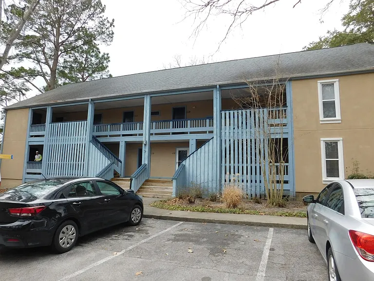 1607 Harbourside Dr — Photo 2