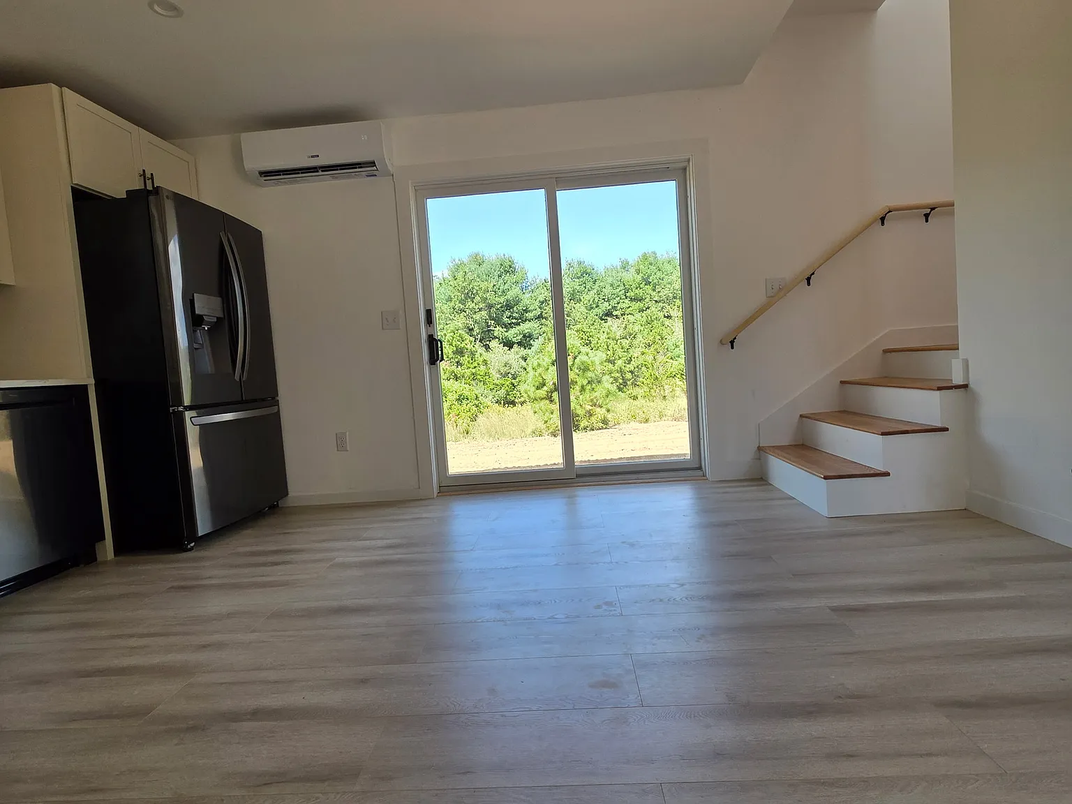 1 bed, 600 sqft, $2,400 — Photo 3