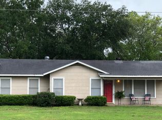 334 N Mehnert St, Yorktown, TX 78164