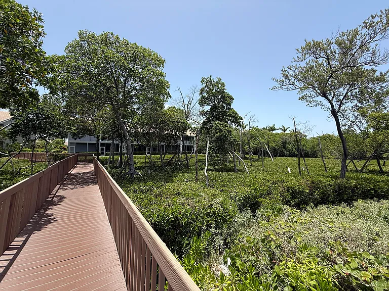 225 N Lakeshore Dr — Photo 82