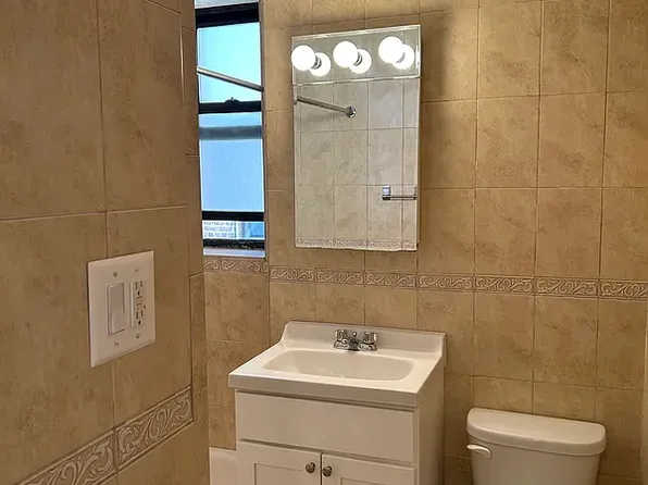 90 Laurel Hill Terrace image 2 of 5