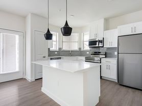 901 Rendon