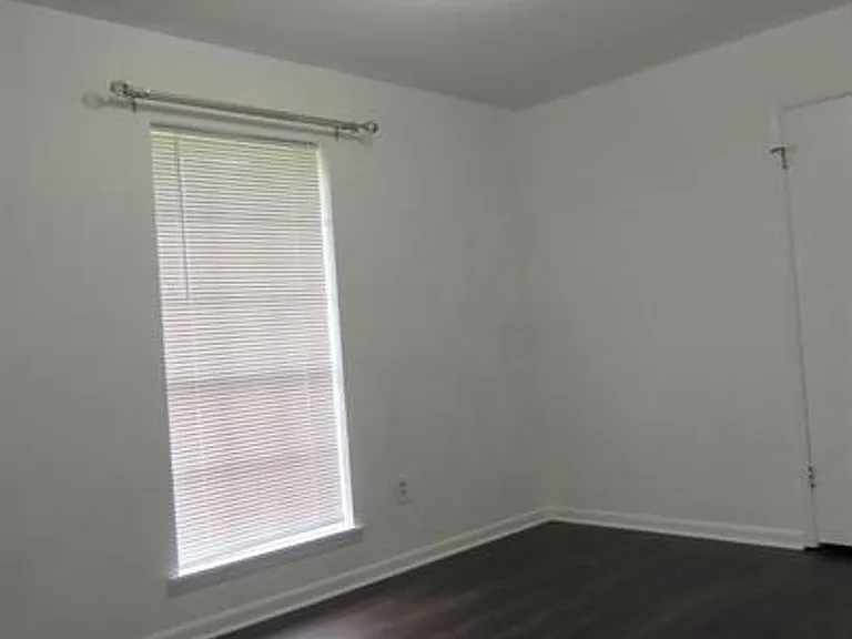 210 Meredith St — Photo 8
