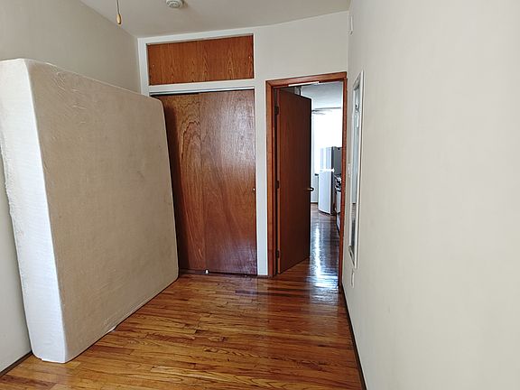 3rd image of 3063 Richmond St Floor 1