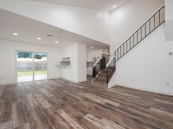 3rd image of 7643 Pacific Heights Cir