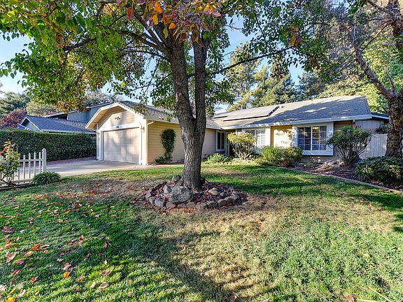 3rd image of 2706 Hillcrest Dr