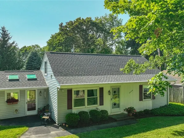 4328 White Acres Rd, Clarence, NY 14031