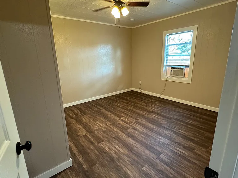 2643 Stillwell Ave — Photo 9