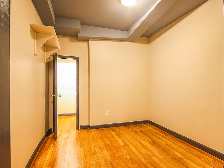 512 E 5th St #24 — Photo 9