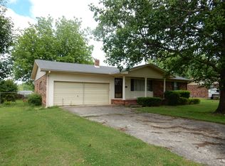 129 N Ballard St, Rector, AR 72461