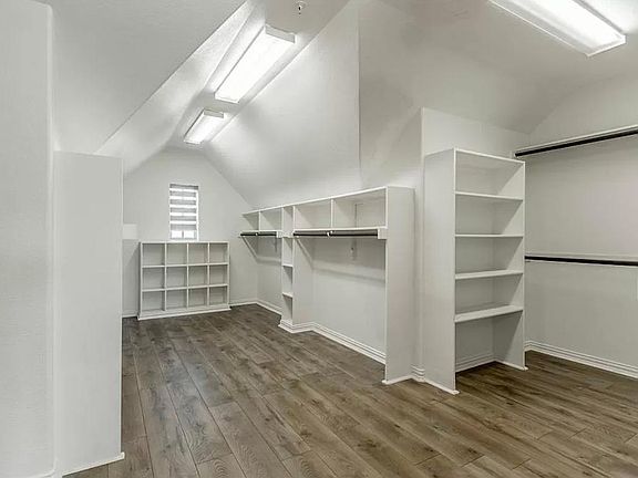 4th image of 2677 Sherwood Dr