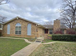2822 Oak Forest Dr, Grapevine, TX 76051