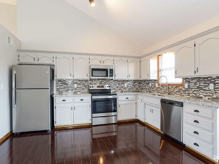 1310 Spruce Dr — Photo 4