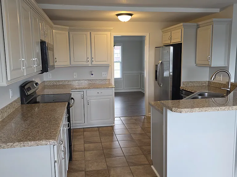 1186 Castlewood Dr — Photo 8