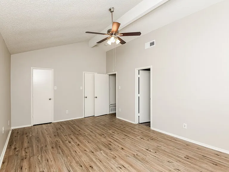 5016 Santa Fe Ct — Photo 14