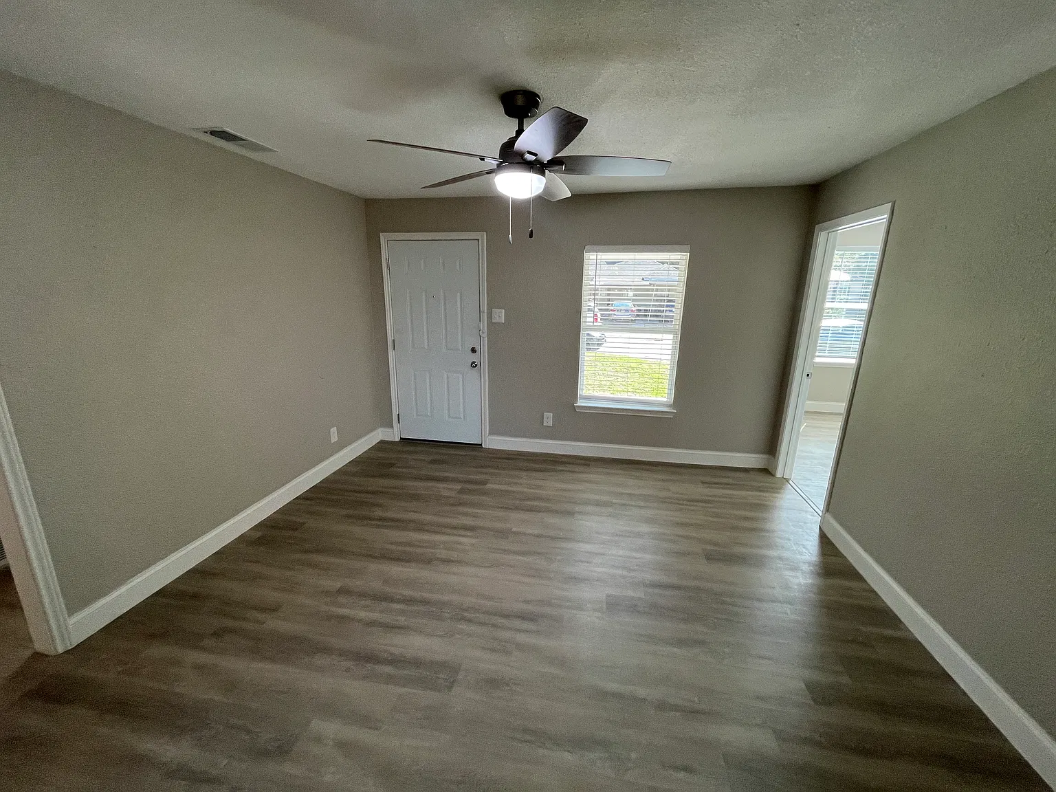 3 bed, 1021 sqft, $1,650 — Photo 4