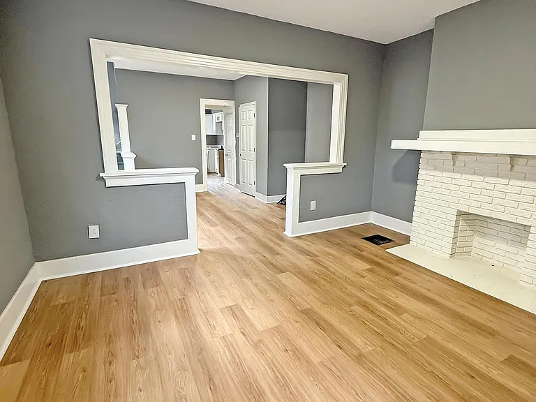 40-42 Pointview Ave #42 — Photo 2