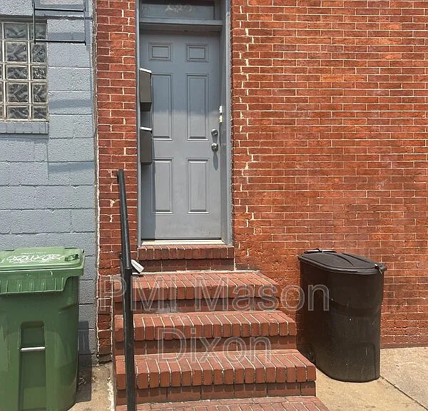 632 S Broadway #200 — Photo 1