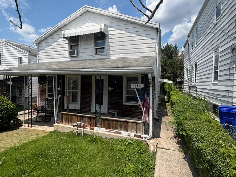 1113 Elm St — Photo 1