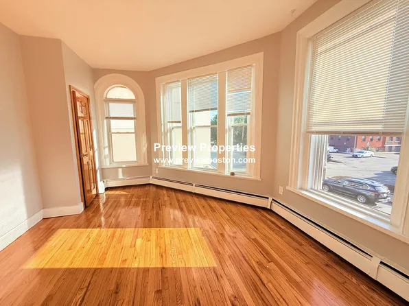 (undisclosed Address), West Newton, MA 02465