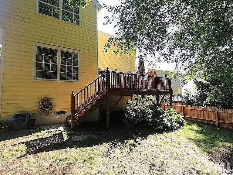 715 Saint Catherines Dr — Photo 3