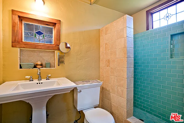 2035 Selby Ave — Photo 26
