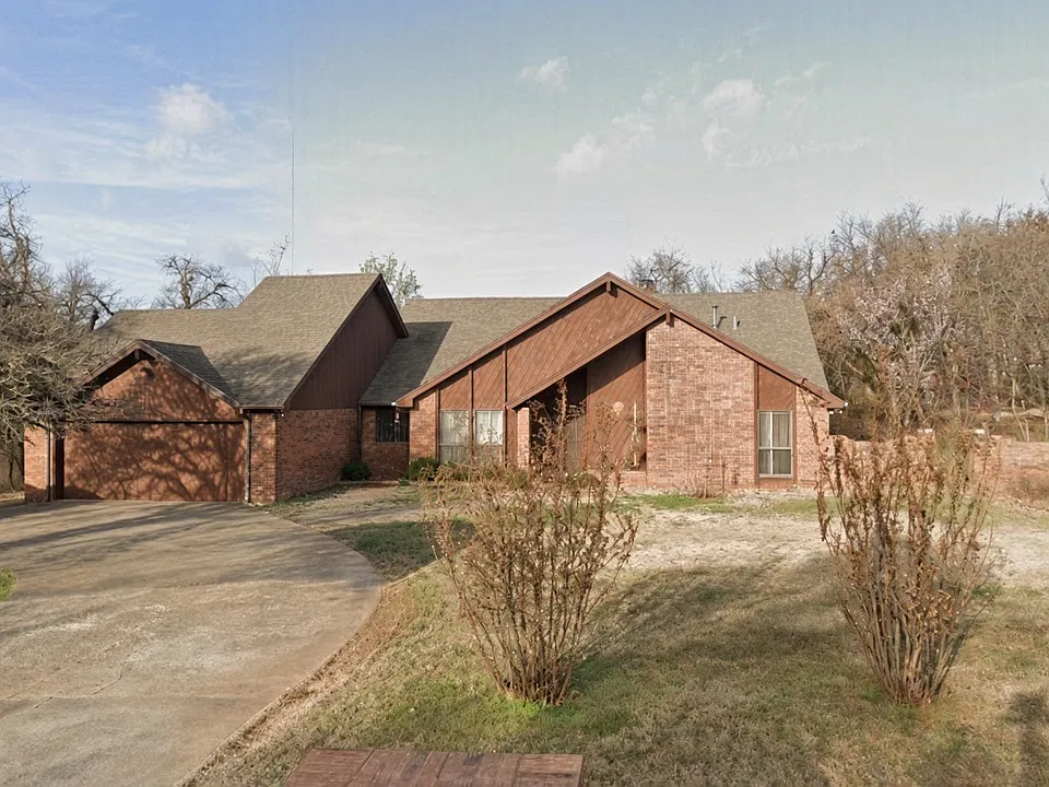 10901 Oakleaf Ln