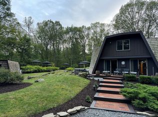 28 Travis Rd, Pleasant Valley, NY 12569