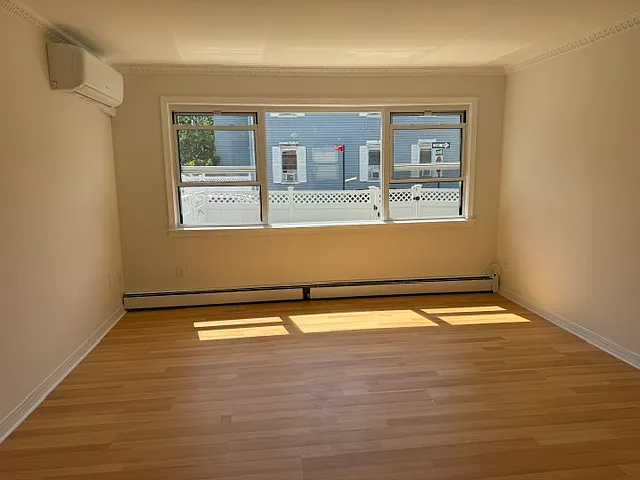 2 bed, 1000 sqft, $2,400 — Photo 4